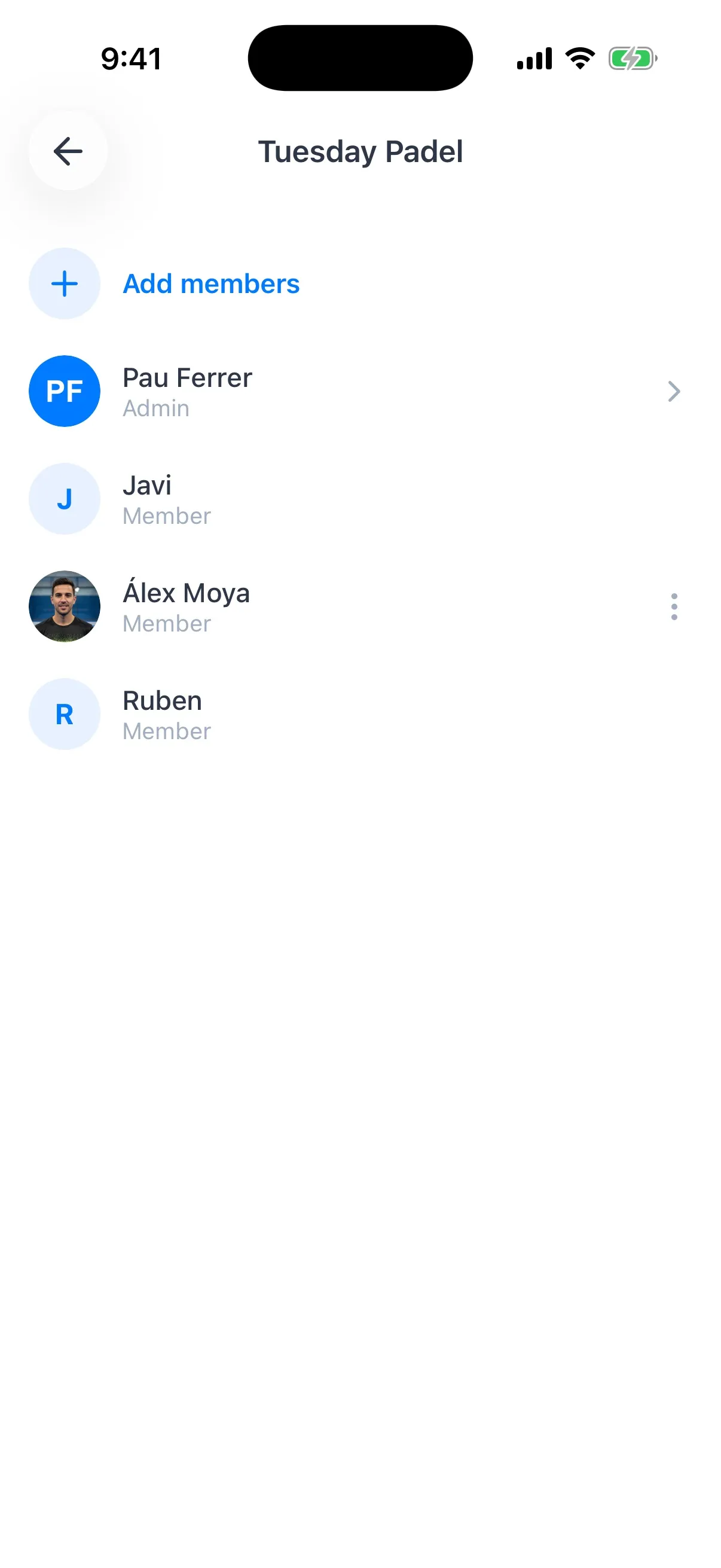A Padellog group member list mixing players with accounts and players added by name