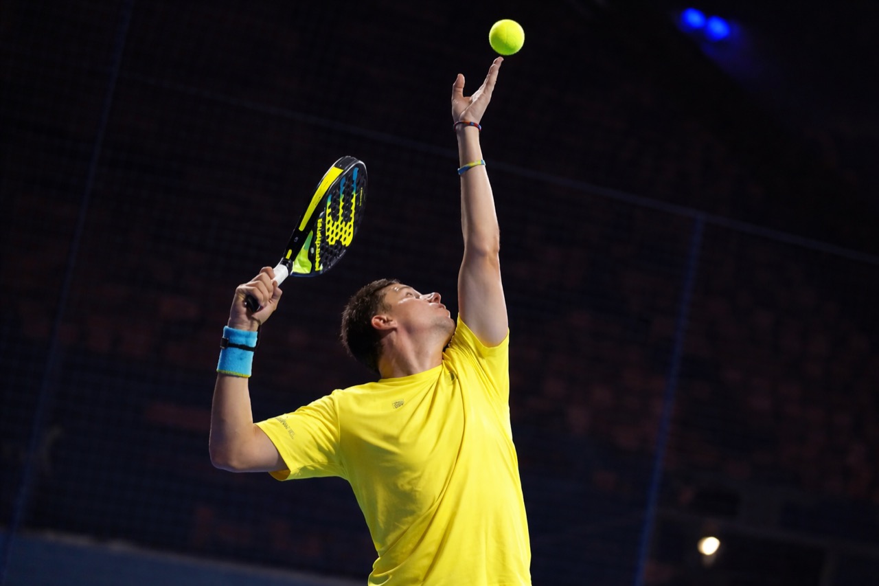 The rulo in padel: how to roll the ball into the fence and leave opponents stranded