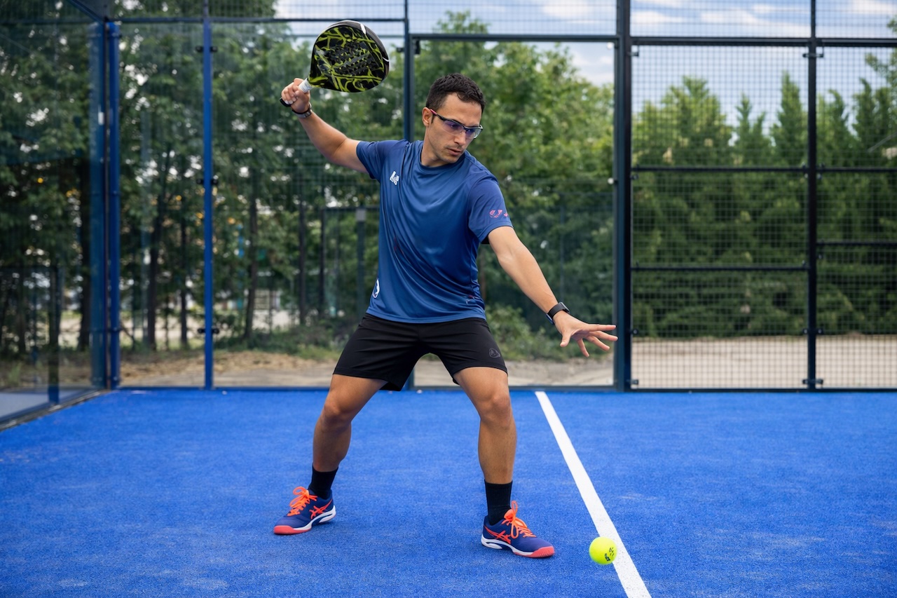 The padel serve: complete guide to all 5 types you need to know