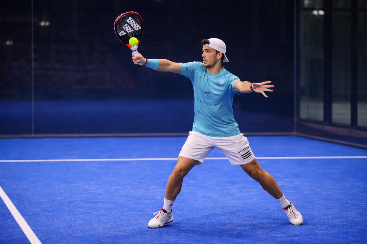 How to Execute the Víbora in Padel: Advanced Shot Technique